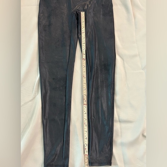 Spanx Faux Leather Shiny Black Leggings - L - Picture 5 of 9